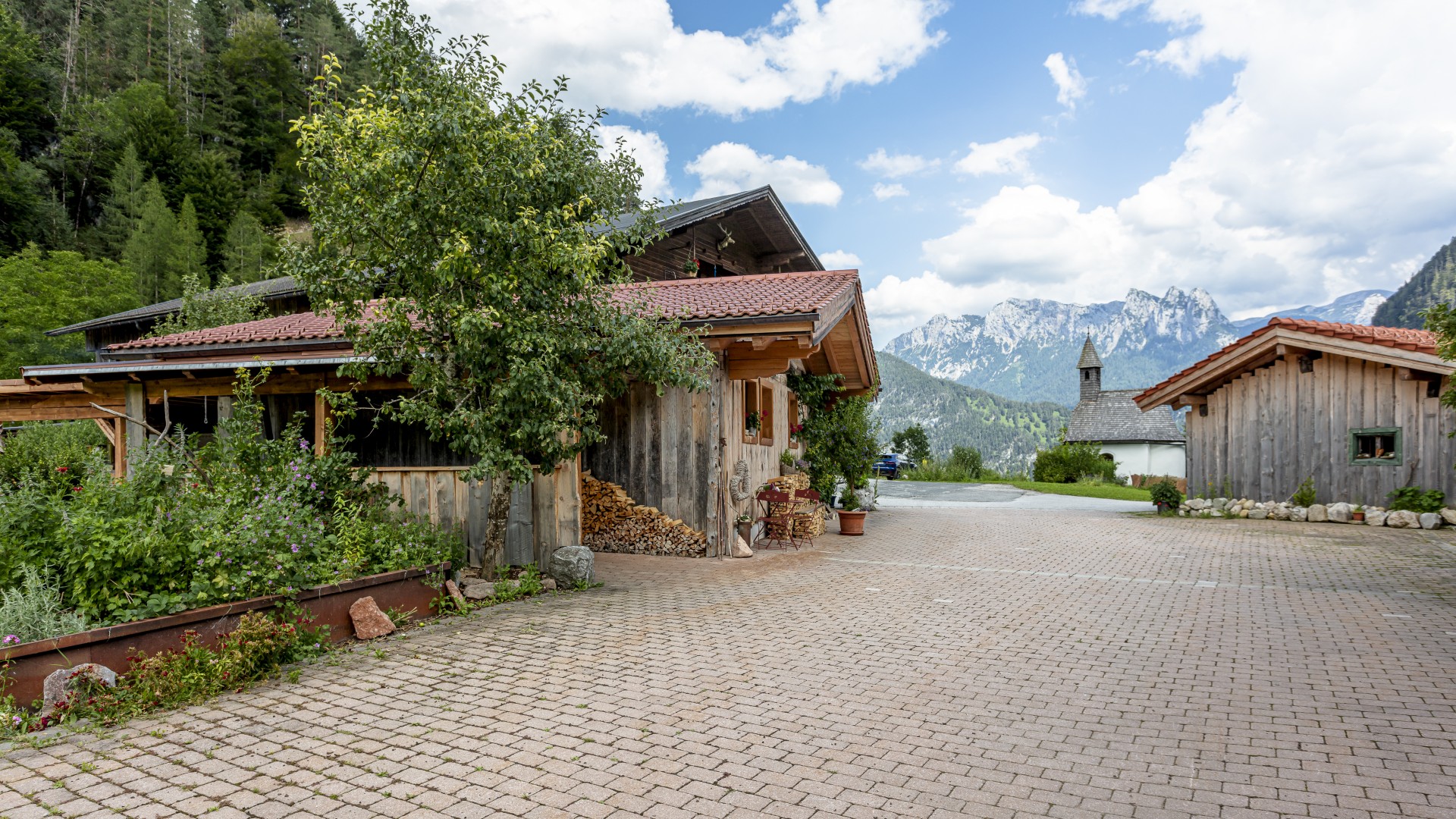 Luftaufnahme des Soderhof in Unken im Sommer