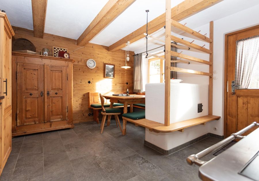 Innenansicht eines Zimmers im Soderhof mit Essecke