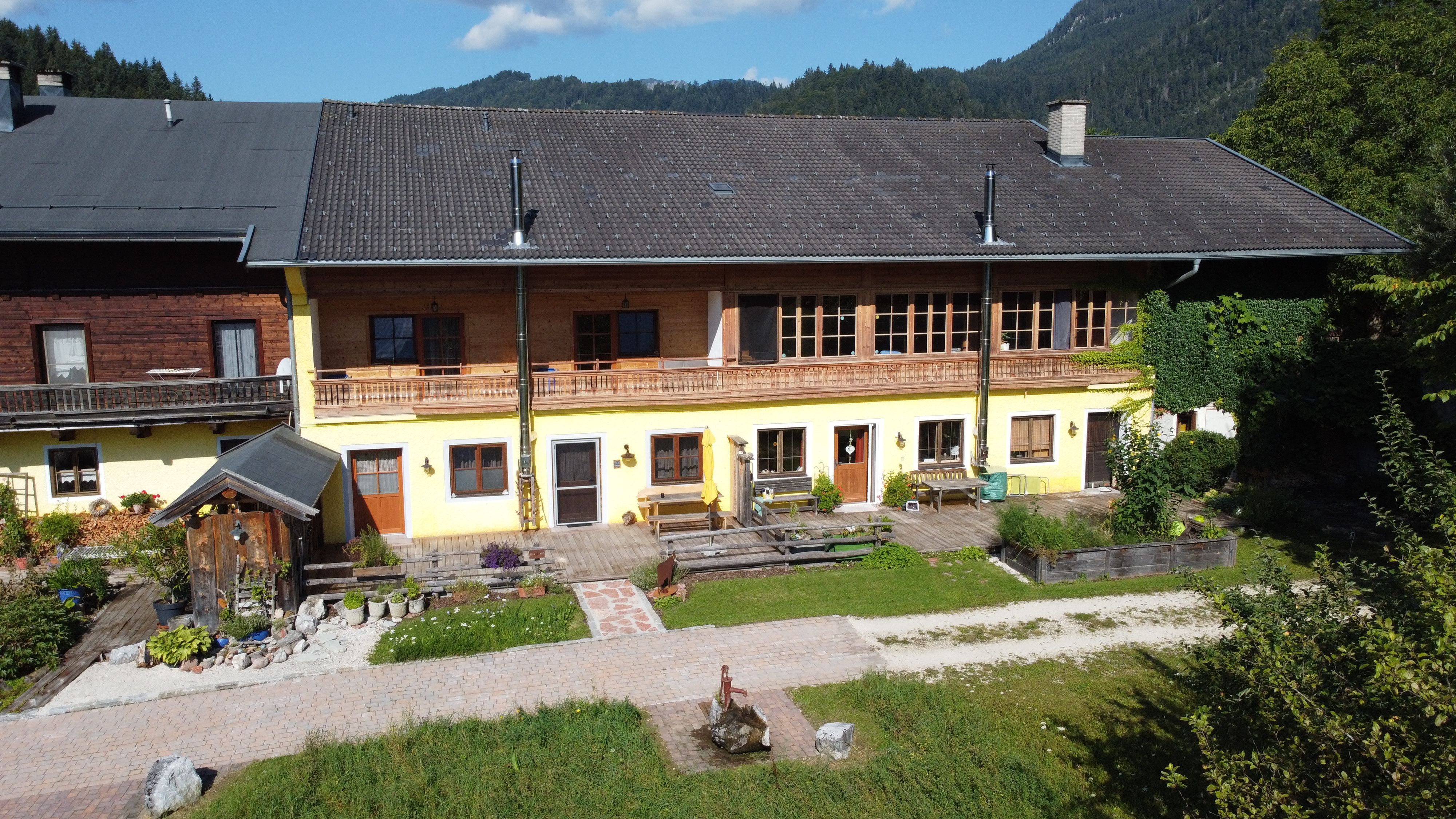 Luftaufnahme des Soderhof im Sommer